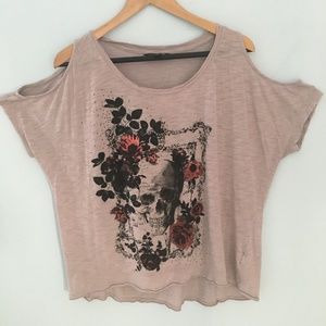 Rock & Republic skull cold shoulder tee Size XL
